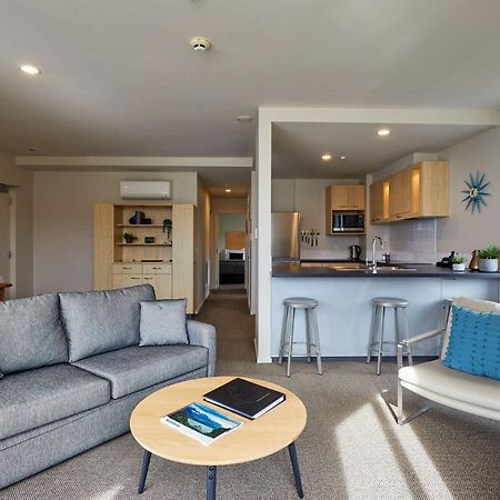 Waves On The Esplanade Apartment Kaikoura Bagian luar foto