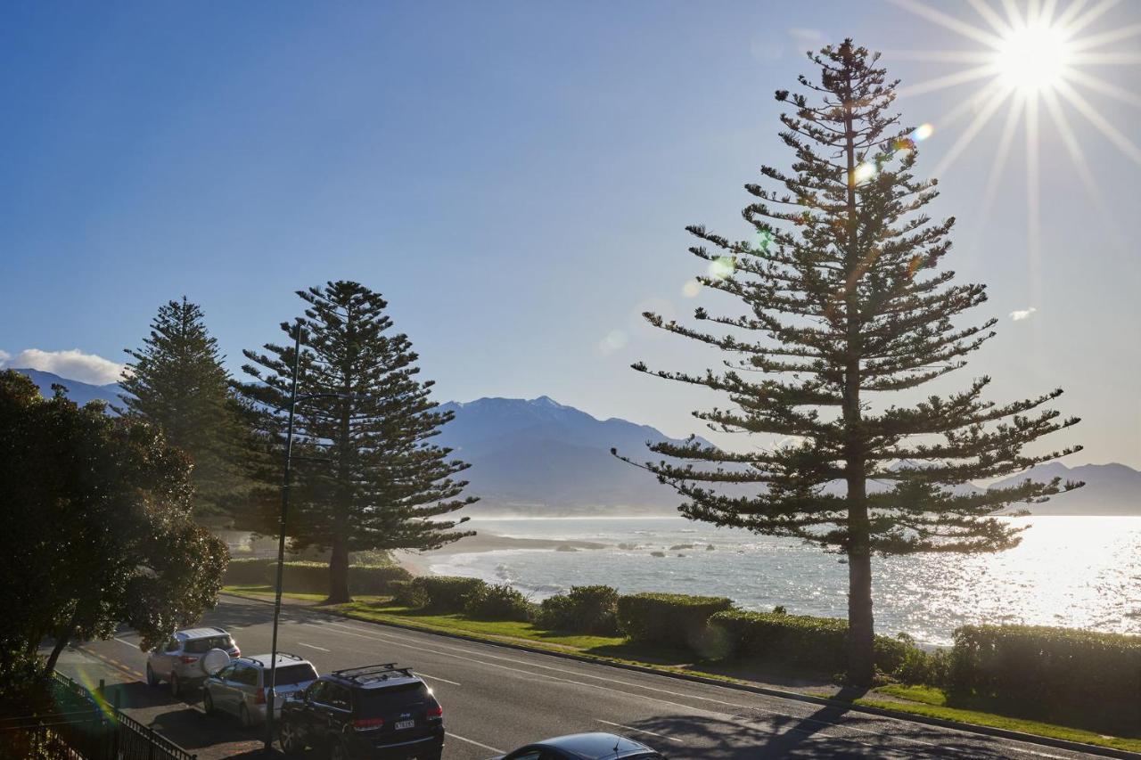 Waves On The Esplanade Apartment Kaikoura Bagian luar foto