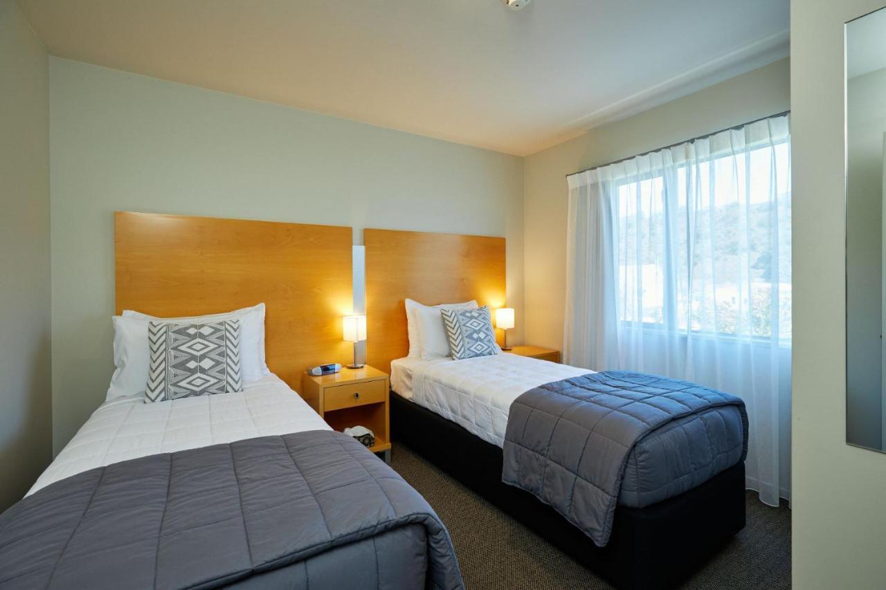 Waves On The Esplanade Apartment Kaikoura Bagian luar foto
